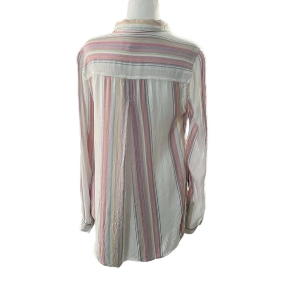 Beachlunchlounge button-up top. - Picture 4 of 10